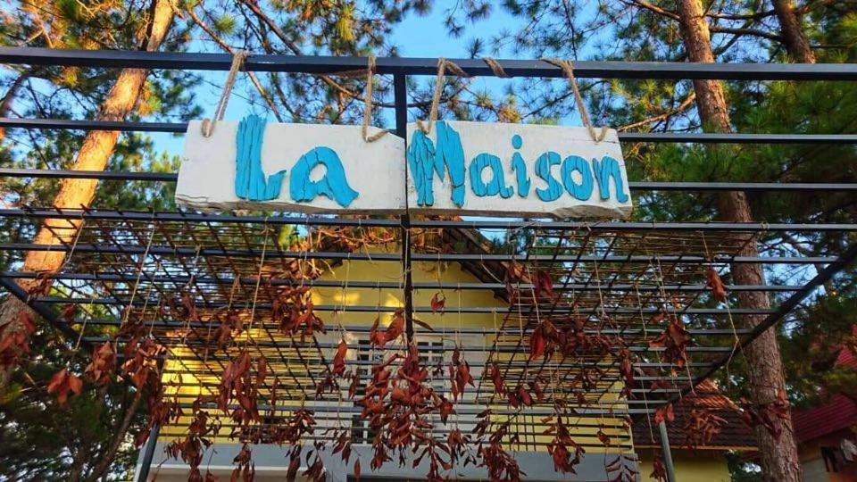 La Maison Homestay Mang Den Kon Tum Exteriör bild